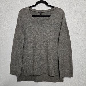 Express‎ Womens Gray Knit V-Neck Sweater Size S Oversized Basic Essential Winter